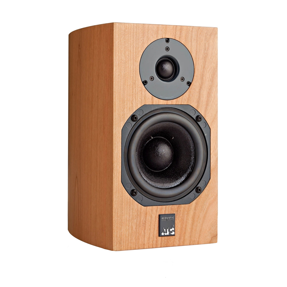 ATC SCM7 - Pair of bookshelf speakers