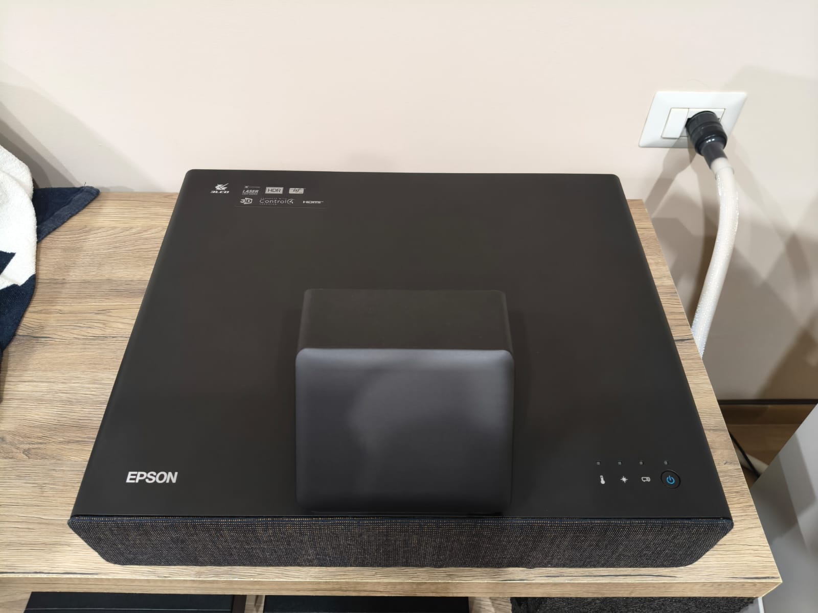 Epson EH-LS300B – Kurzdistanz-Videoprojektor – LIEFERFERTIG