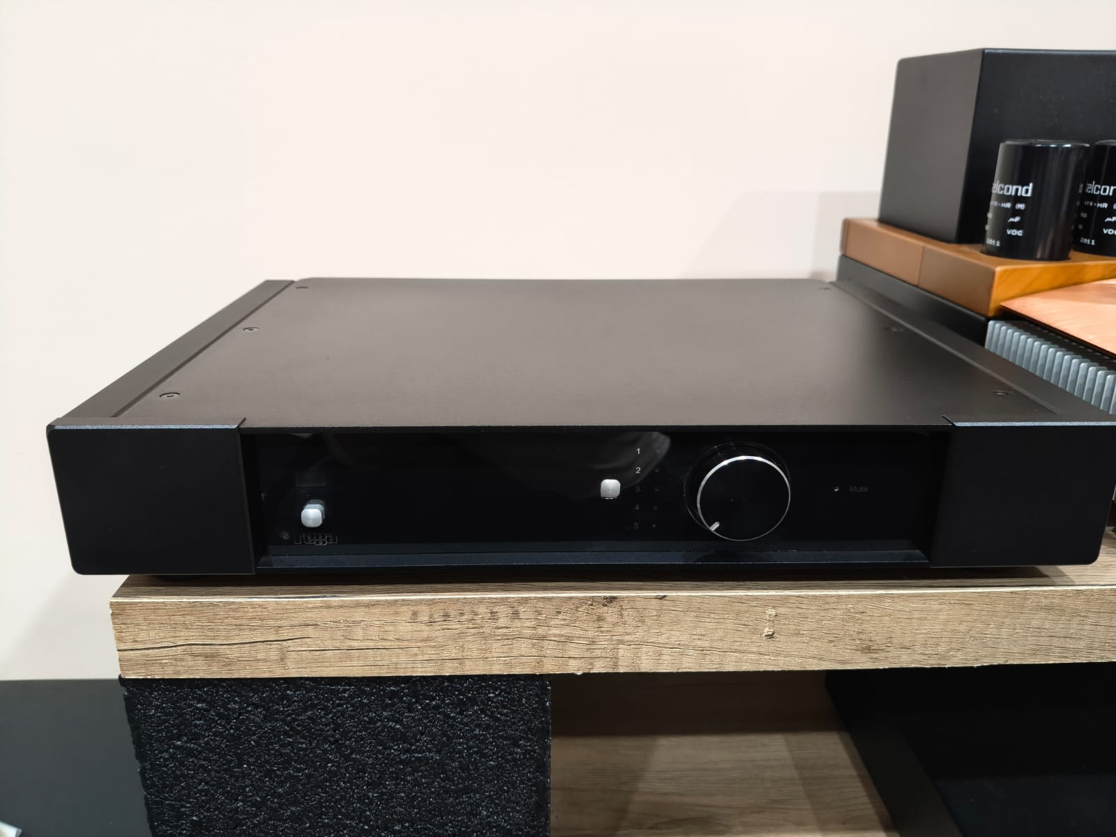 Rega Elex R - Amplificatore integrato stereo - USATO
