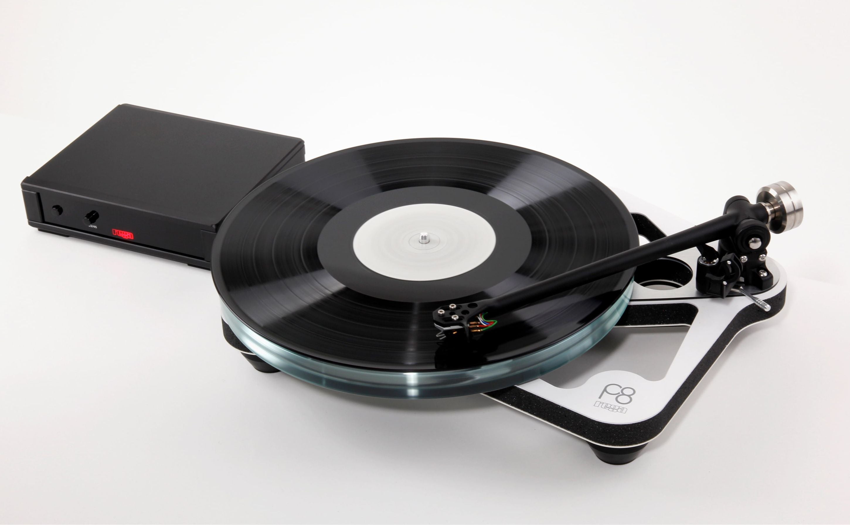 Rega Planar 8 – Plattenspieler – FERTIGLIEFERUNG in SCHWARZ und WEISS
