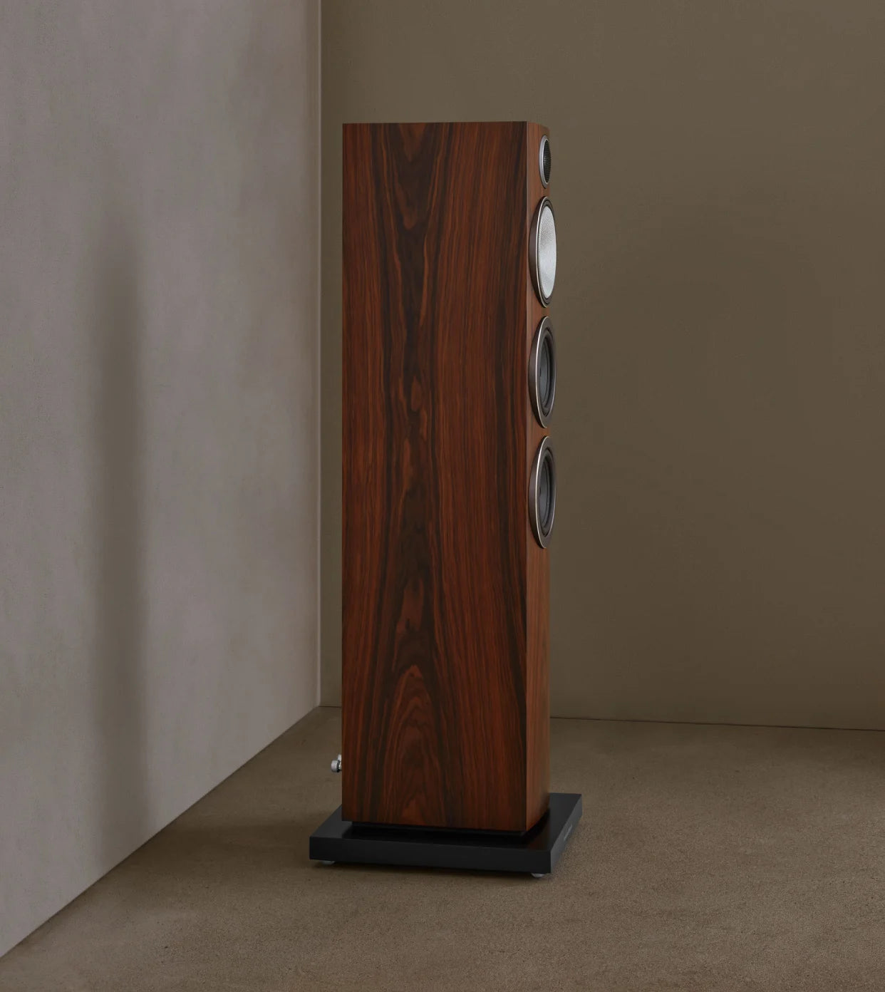 Bowers & Wilkins 704 S3