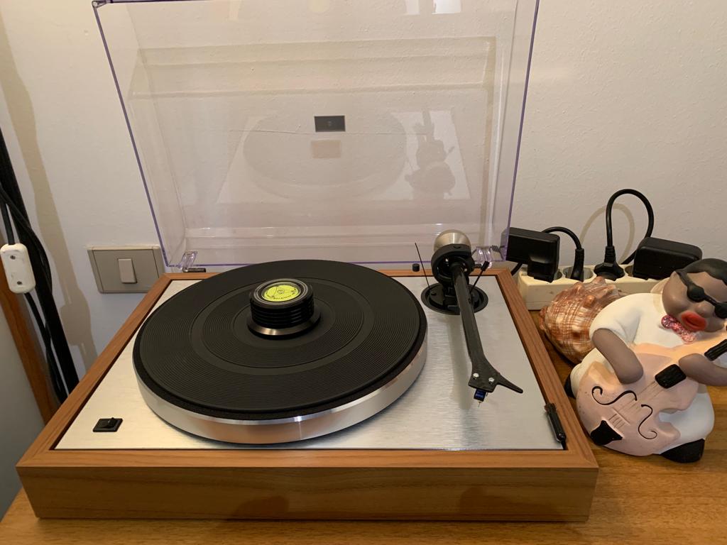 Pro-Ject THE CLASSIC WALNUT Turntable - USED