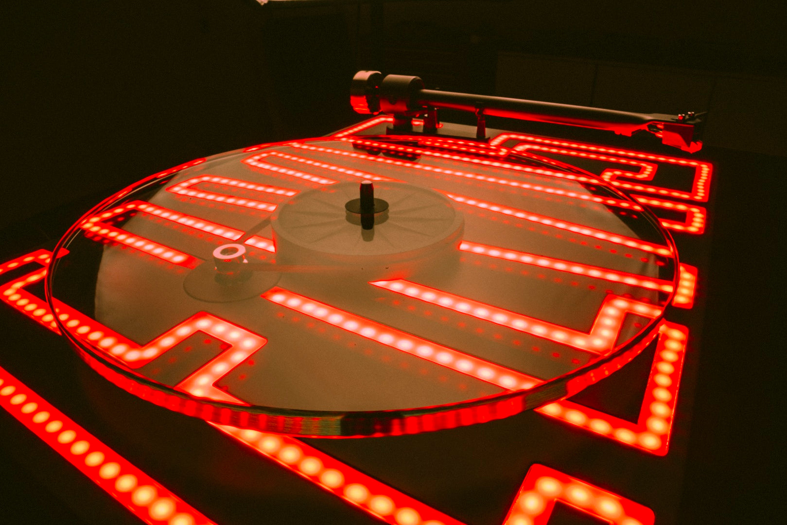 Pro-Ject The Dark Side of the Moon - Limited Edition Turntable 