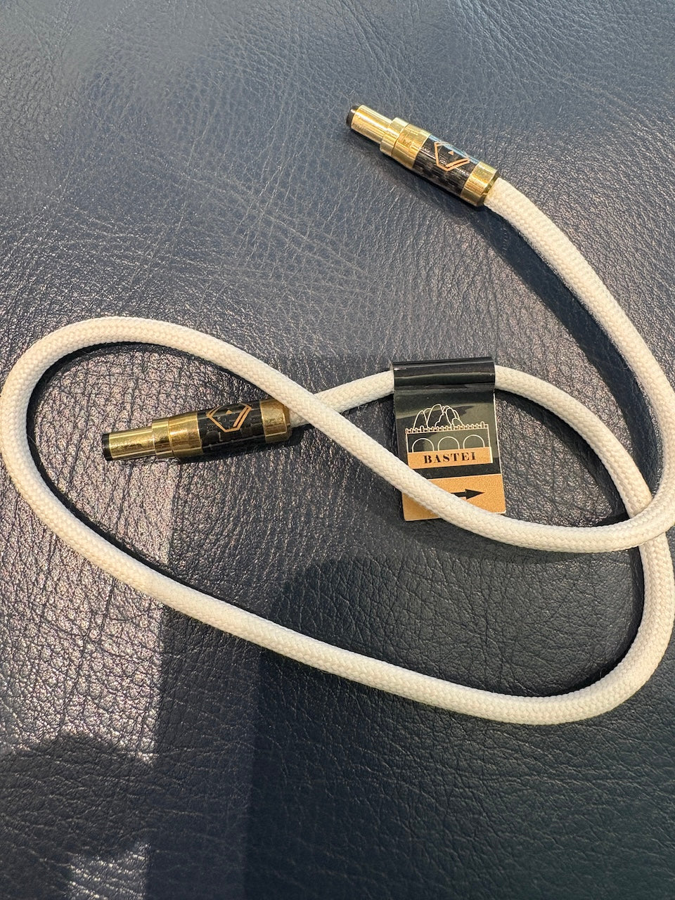 Silent Angel BASTEI Snowy White - cavo 5V upgrade per Forester F1 - SCATOLA APERTA