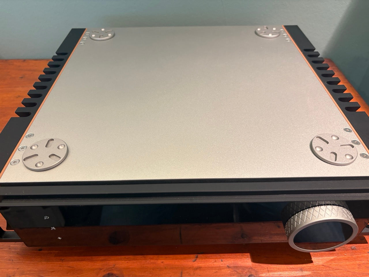 Aviik u188 – Amplificatore Integrato con DAC e Streamer - USATO