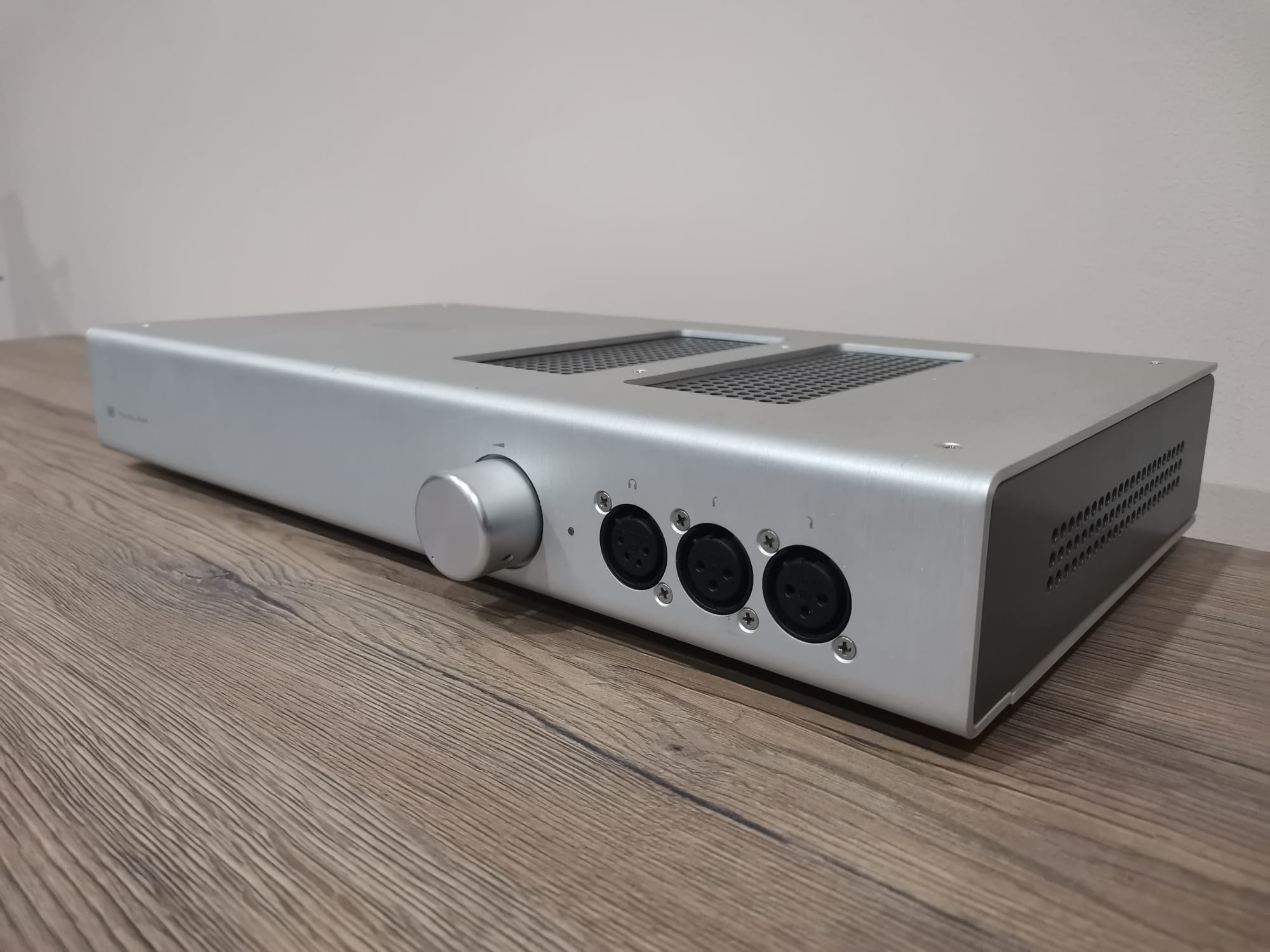 Chord Hugo TT2 – DAC-Vorverstärker und Kopfhörerverstärker – GEBRAUCHT