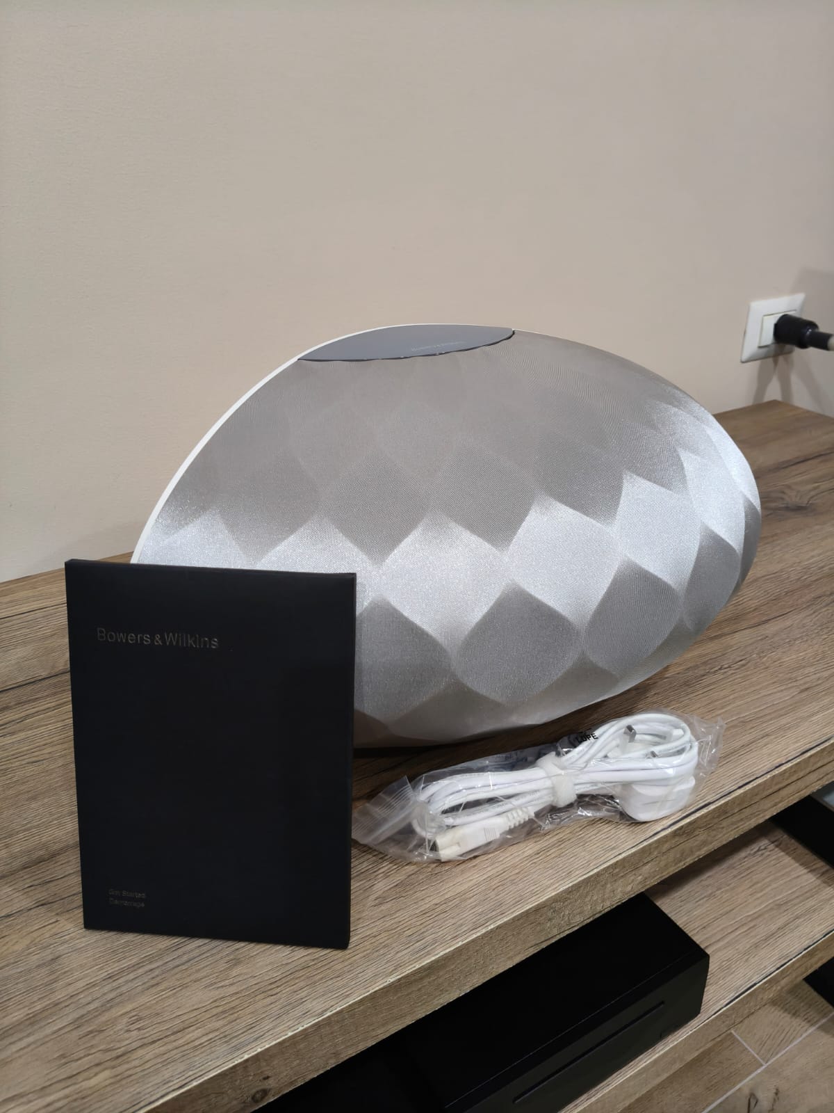 Bowers &amp; Wilkins WEDGE SILBER – OFFENE BOX 